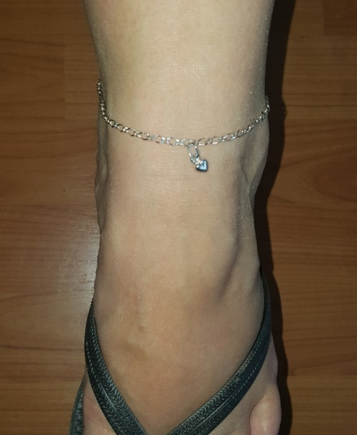 bicouple555:It’s official, I have sealed my hotwife status. Looking for 8+ inches  The anklet 