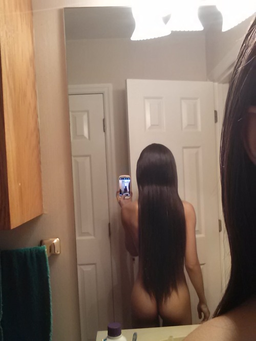 nsfwdomi:Before shower selfies. My hair is even longer.