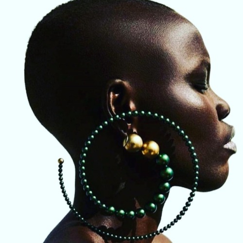 apif:Melanin Queen - @gracebol for @voguegermany  Photo @giampaolosgura  Stylist @christianearpvogue  Make-up @maudlaceppe . . #melanin #beauty #queen #fashion #fashonista #earrings #accessories #fashionaccessories #statementpieces #statementearrings