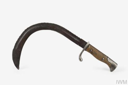 scrapironflotilla:Originally a standard 2nd pattern S98/05 bayonet with sawback blade, the single-ed