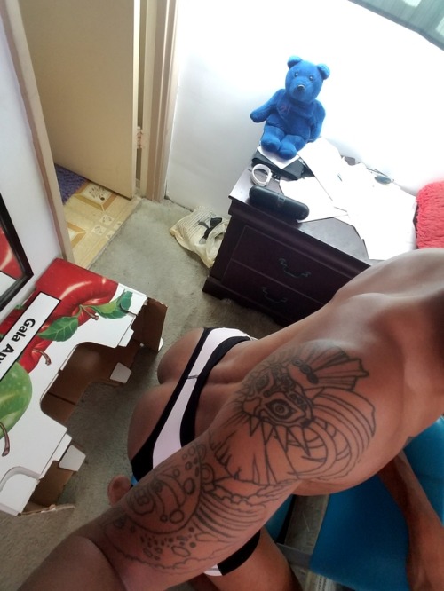 z0lanskie:  I’ve been working out as of late.