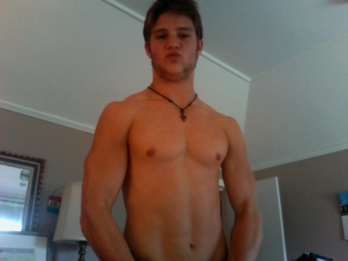 southerncrotch:  Yes! Take pictures like this! Post them online for all to enjoy!