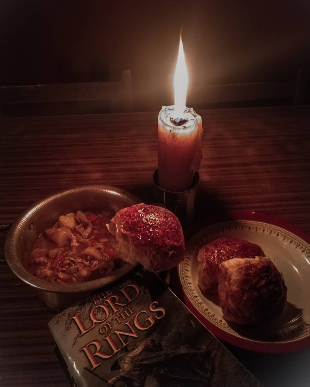 23.04.20 ⇟ ▪️
#quarantinebaking
Made @caskandquill’s “Samwise Gamgee’s Rabbit Stew” (hold the rabbit) and it was delicious with just home-made bread rolls and a myriad of candlelight because the power keeps conking off. 🍳
🔸 ———————-
📖 : Radiance
🎧 :...