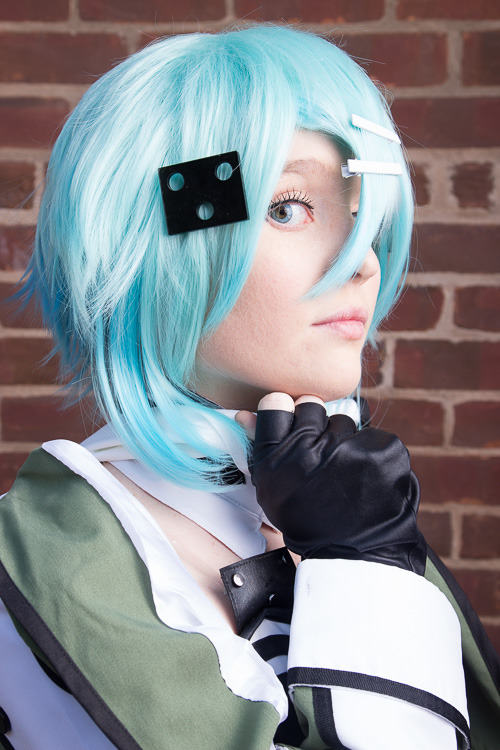 foxy-cosplay:  Some never before seen, unedited shots of my Sinon cosplay back in the summer. Still DYING to shoot this for cosplaydeviants next month! :o 