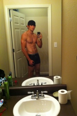 exclusivekiks:  College boy 🔥🔥🔥🔥💋💋💋  Follow me:  http://exclusivekiks.tumblr.com/