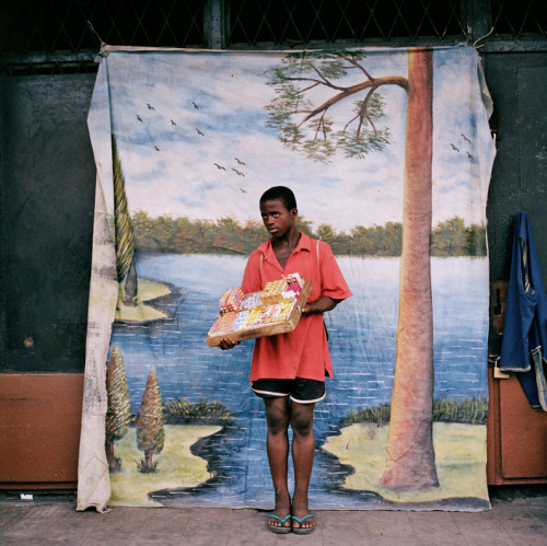 killing-the-prophet:Monrovia, Liberia. September. 2004. Sweet seller.Tim Hetherington