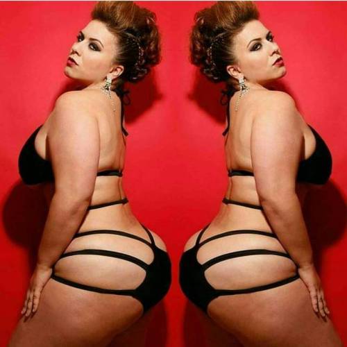 londonandrews: Double Trouble…. Photo by @tonyar1a #effyourbeautystandards #honormycurves #plusisequ