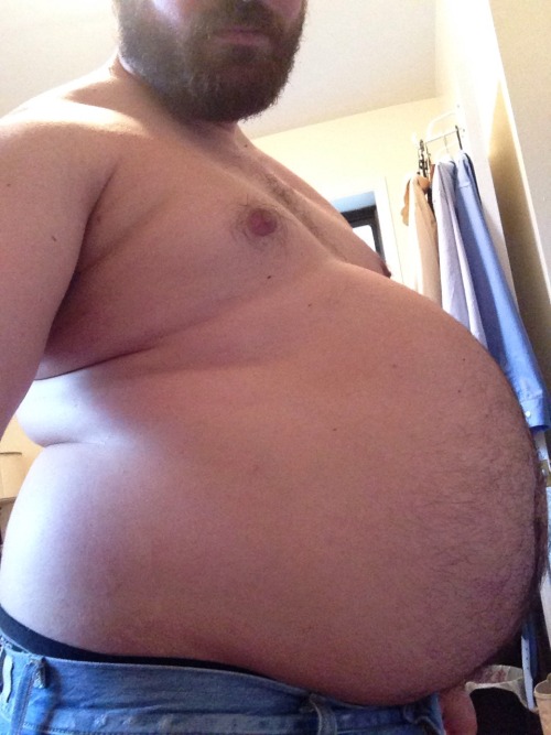 dcgluttonhog: Love to stuff this fatso