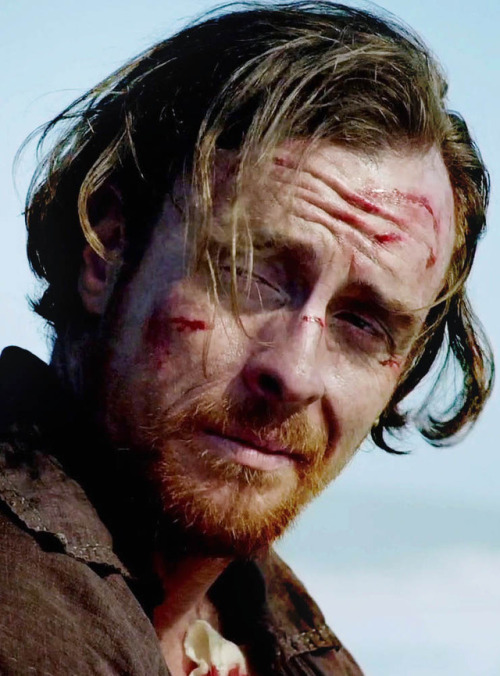 dailyjamesflint:Flint,Black Sails 2x01.