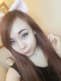 small-fawn:  With my makeup yesterday I thought