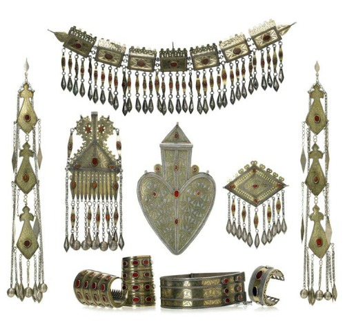 suzani:Central Asia, Turkomen jewelry wedding set (10 pieces); silver, silver gilt and carnelian; 