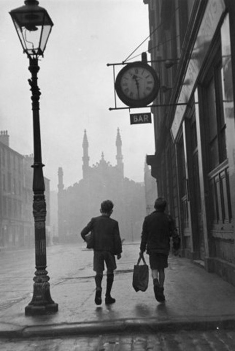 undr:Bert HardyTwo boys walking along a street in the run-down Gorbals area of Glasgow. 1948