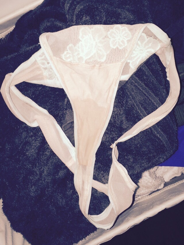 couple-sharexxx:  Was pretty clear to hubby what I wanted after work!  He gave me