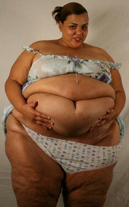 blacksupersizedasses:  Light-skinned and Juicy