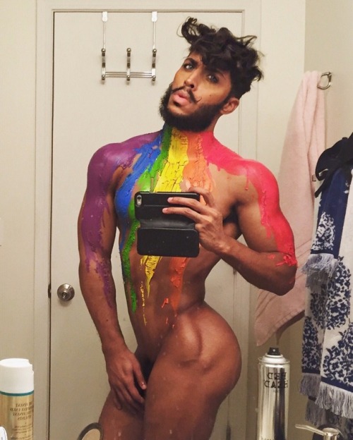 dominicanblackboy:  Gorgeous moments of sexy hot Naked body Artist Ledom!!!!!!