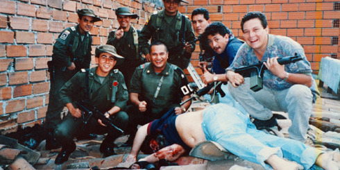 jaidefinichon:  MATAMOS A PABLO ESCOBAR…..    PAL FEIBUK..  XD