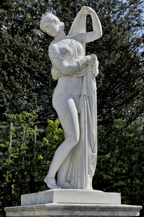 greekromangods: Venus Callipyge 1684–1686 Jean-Jacques Clérion (1637–1714), after