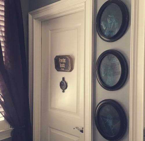 stayupallday-sleepupallnight:My haunted mansion guest room is finally finished and I love how it tur