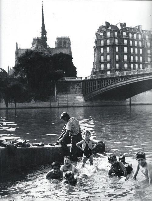 mimbeau:  Bath in the Seine Paris circa 1930 Agence Keystone