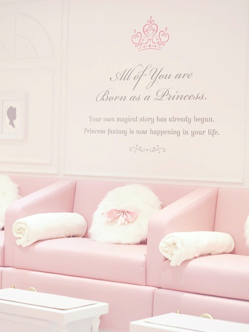 kawaiistomp:  Etude House “Dreaming Swan” launch event ~ (credit) (please do not delete the credit) 