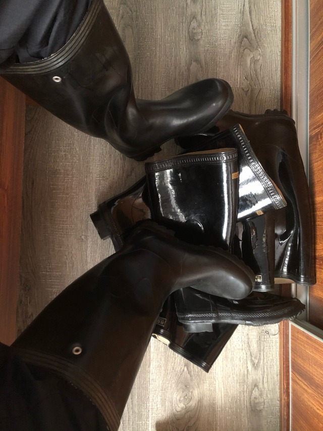 heavyrubbermaster:Heavyrubbermaster in black rubber boots 