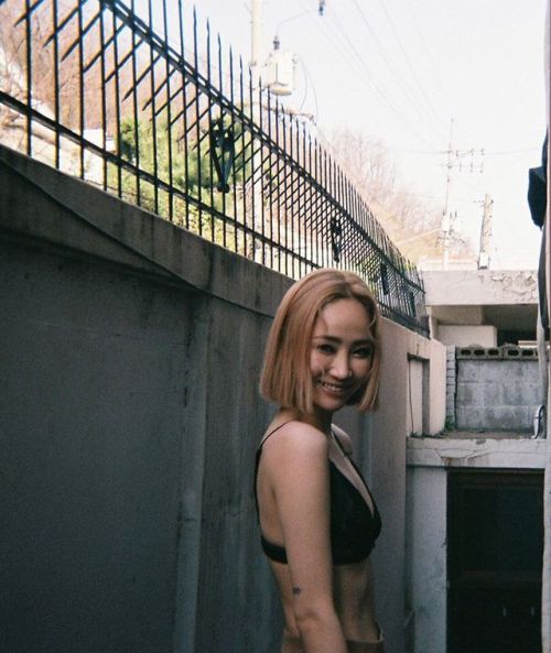 hatfeltdaily:_21house instagram update with Yeeun