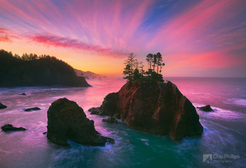 asylum-art:  Beautiful Seascapes by Chip Phillips Today we want to show you beautiful photos by Chip Phillips. Chip Phillips is a photographer based out of Spokane, Washington. He began his journey with photography in 2006 when his father gave him his