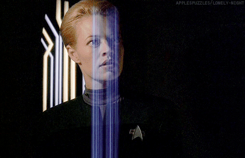 Janeway/Seven In 5.24 Relativity