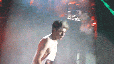 1dhaveyouquitefinished:  Niall being a smooth criminal, Kiss You, Glasgow 27th Feb,