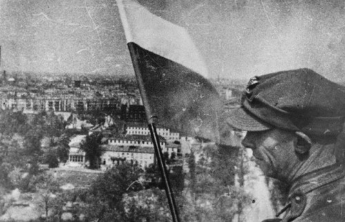 historicaltimes: The Polish flag flew over Berlin on May 2nd 1945 it was placed by polish soldiers w