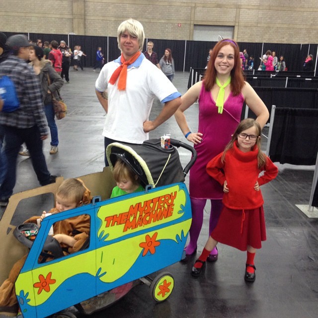 cosplayinamerica:
“This is how you parent ! #EdmontonExpo ( source : http://ow.ly/C1IOM )
”