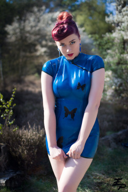 latexfashionetc:  Mademoiselle Ilo Latex