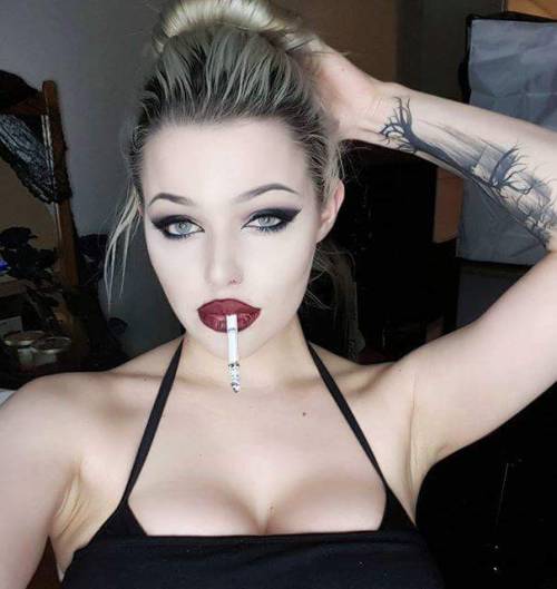 hot-smoking-babes:  Hair back, arm tattoo