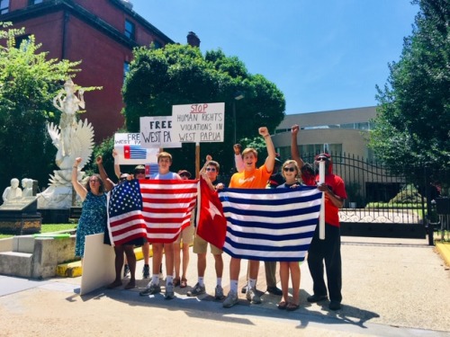 West Papua Human Rights Center, USA — West Papua Action Network
West Papua Human Rights Center, USA On Sunday, July 14 supporters of the West Papua Human Rights Center gathered outside the Indonesian embassy in Washington, D.C.