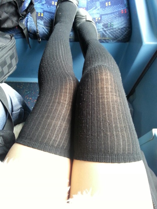 kishirin:  My legs are glowing.