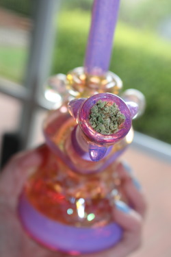 kuush-queen:Did you guys know I had a perfect bowl for my baby? Can fit .5g in there. 