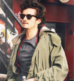 pointyearedelvishprinceling:  Orlando Bloom walking around looking very sexy ~ requested