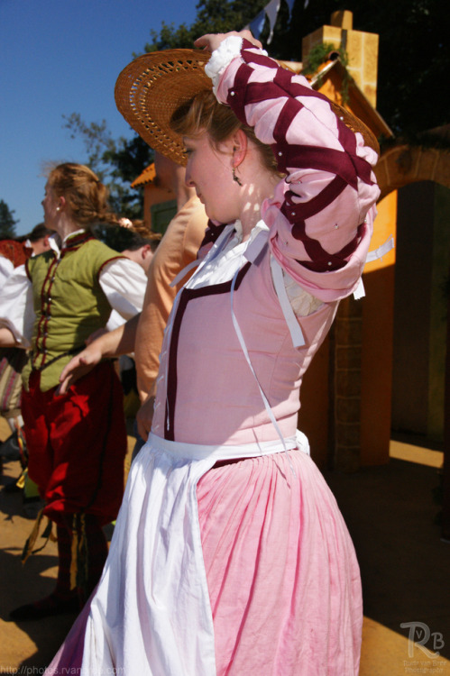 Elizabethan Pink Dress (Washington Midsummer Renaissance Faire, 2011)