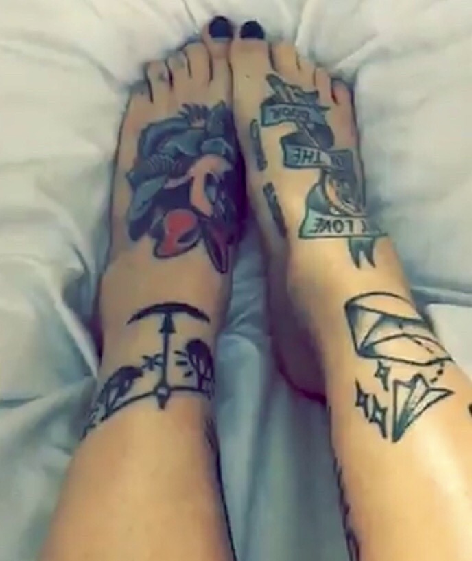 cute girls with amazing toe rings and cute feet