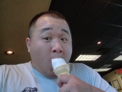 vizualdesperado:  me eating icecream, being