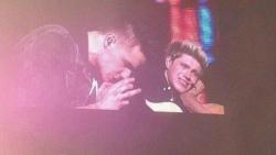 direct-news:  Niall crying at the concert