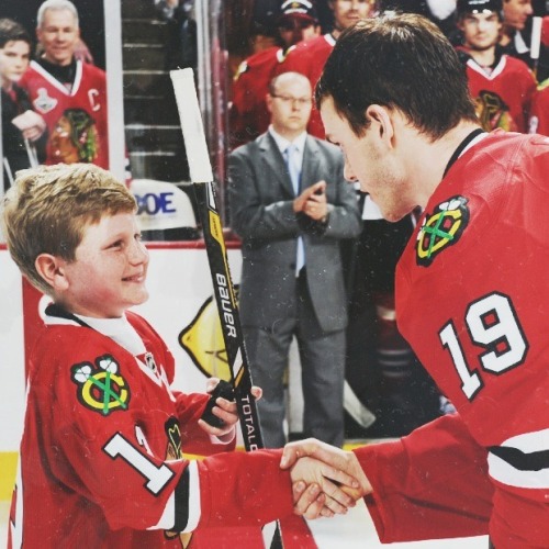 krbh:Jonathan Toews being cute with kidsI can’t imagine what he’ll be like when he&rsquo