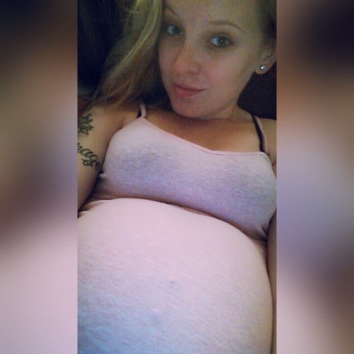 bellylove577:Big and round!