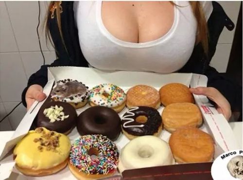 smushedbreasts:  http://www.smushedbreasts.tumblr.com  hope they are cream filled~ < |D’“also want a doughnut 