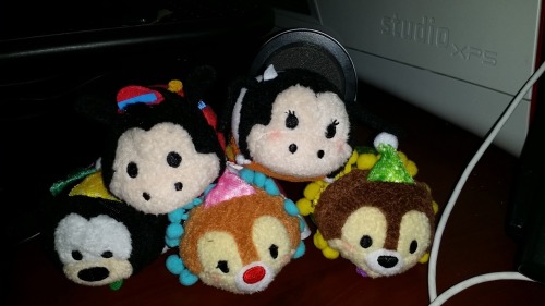 pinhub:  The Ikspiari Tsum set from Japan is adorable! I’m so glad I co-op’d with people in the Tsum Facebook groups. Thanks again, guys!