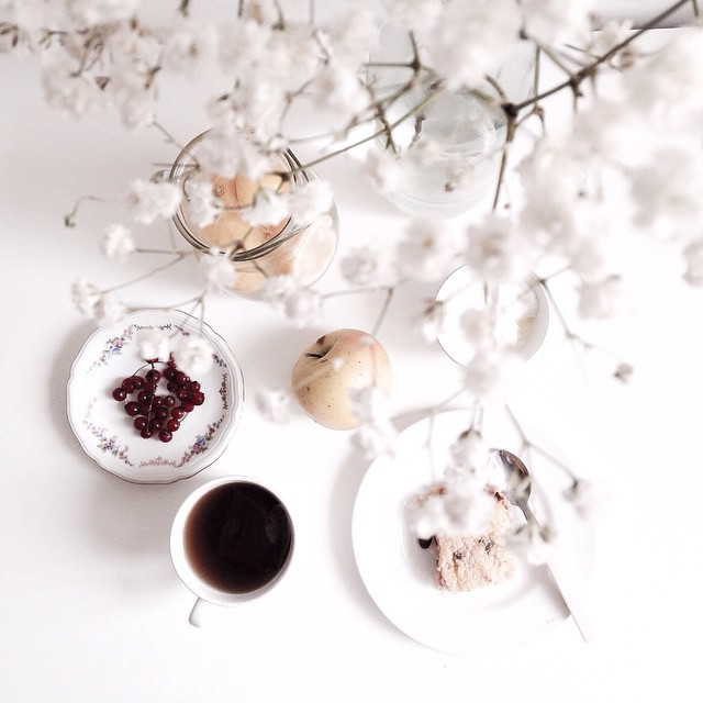 ralucamwolfski:  ▫️m o r n i n g  h e a v e n ▫️  #white #vscocam 