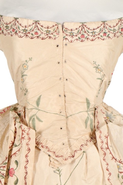 fripperiesandfobs: Robe à l’anglaise, 1770′s From Kerry Taylor Auctions