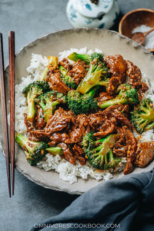 Chinese Beef and Broccoli (牛肉炒西兰花)This beef and broccoli is a popular Chinese take-out meal but it&r