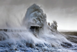 itscolossal:  Photographer Spends Years Documenting Immense Storm Waves that Crash Against the Porthcawl Lighthouse 