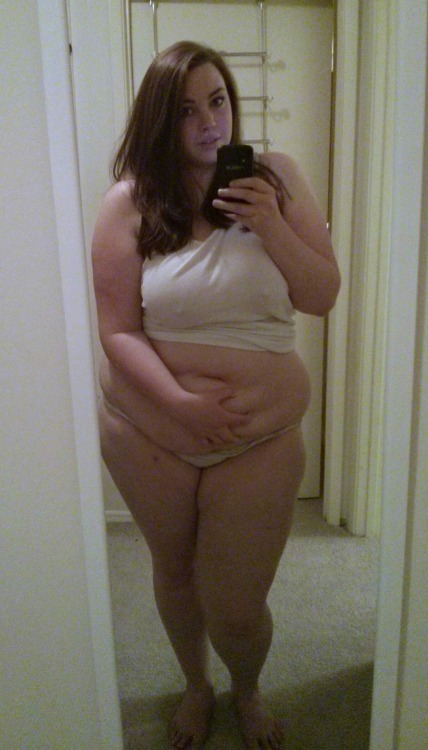 bazine02:  laurathefoodie:  It’s been a looong day. Sorry for the poor quality mirror selfies.  amazing  very pretty